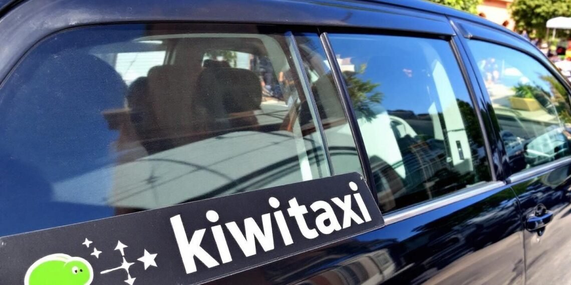 voiture kiwi taxi bleu 3195