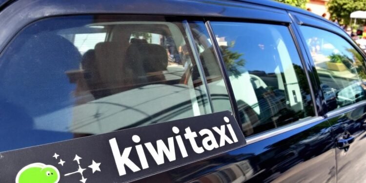 voiture kiwi taxi bleu 3195